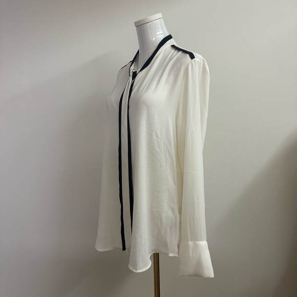 Banana Republic Women’s Cream & Black Dress Shirt Size Medium - Picture 6 of 7